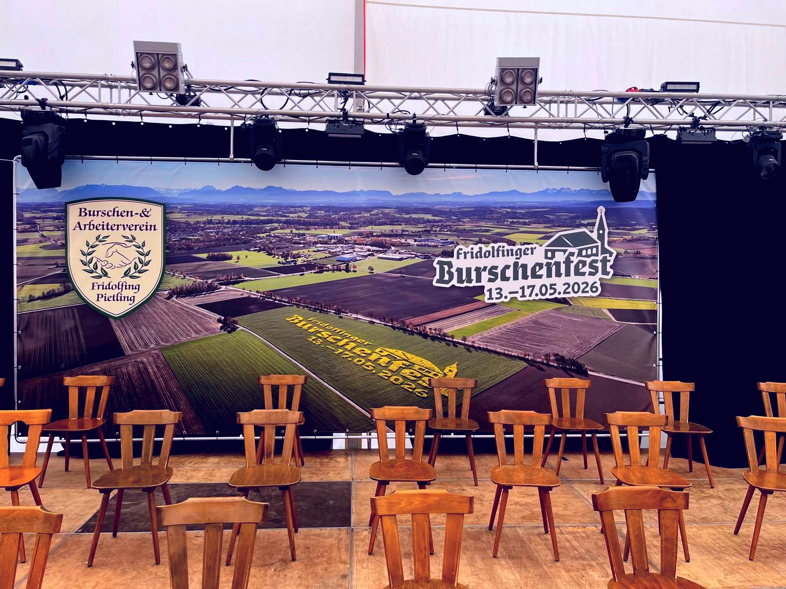 Burschenfest 2026 Blühlogo als regionale OOH Feldwerbung mit Sonnenblumen am Acker, Geobranding für Events, nachhaltige Außenwerbung und Biodiversität